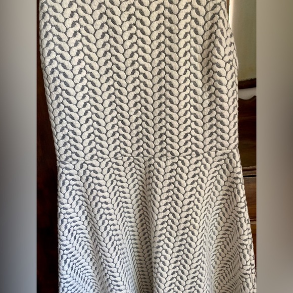 Classic dress - Picture 4 of 4
